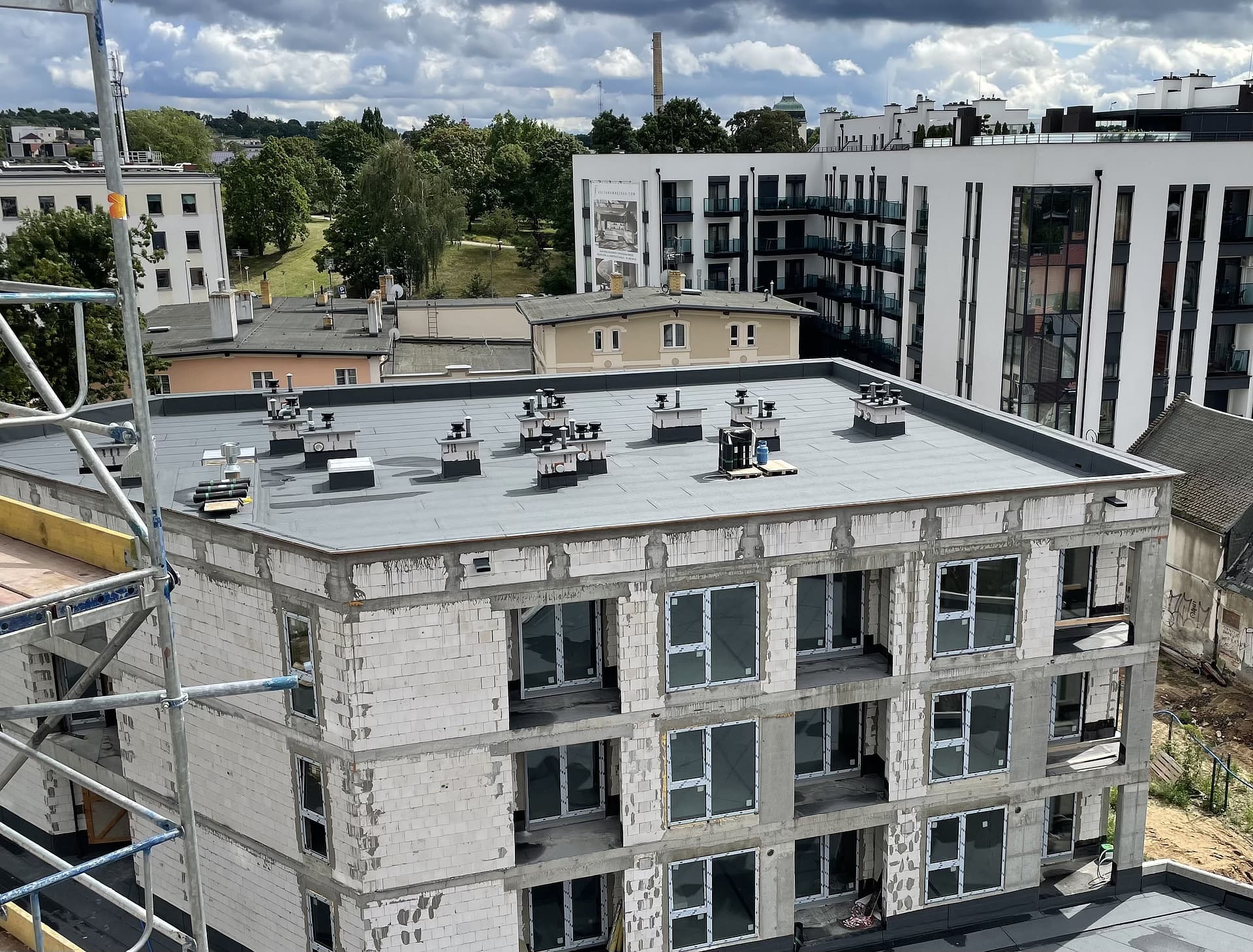 Merloft, Dziennik budowy