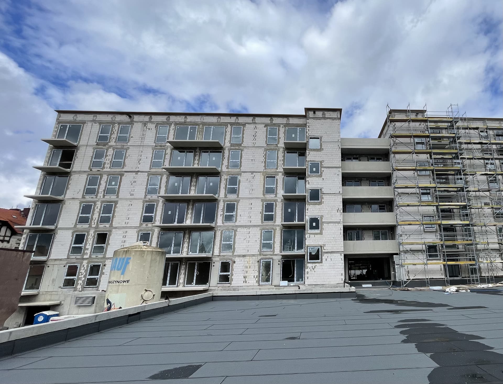 Merloft, Dziennik budowy