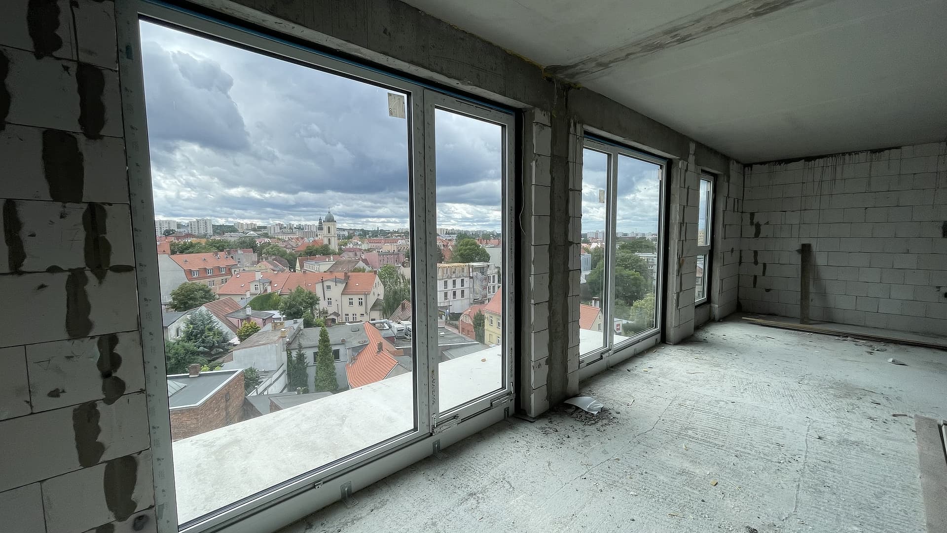 Merloft, Dziennik budowy
