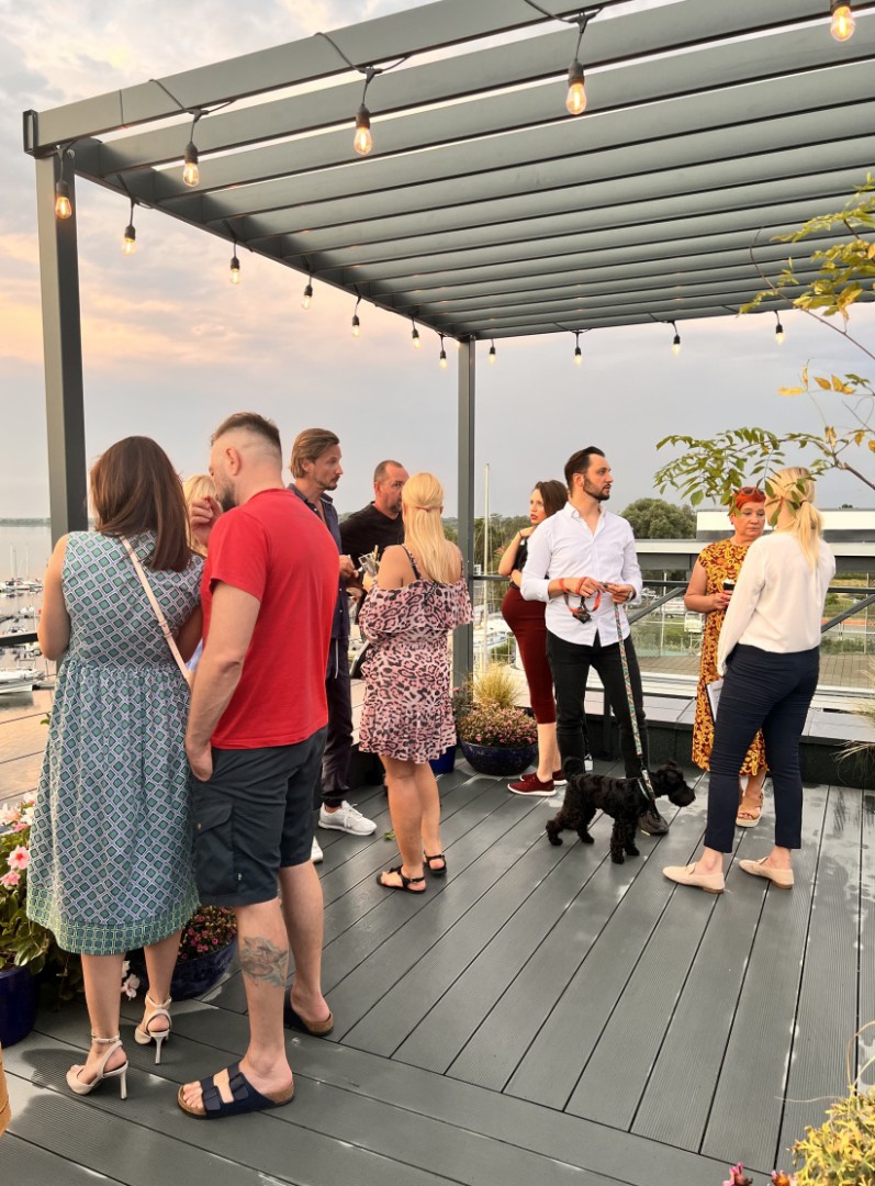 Nocne zwiedzanie Victoria Apartments - event na tarasie